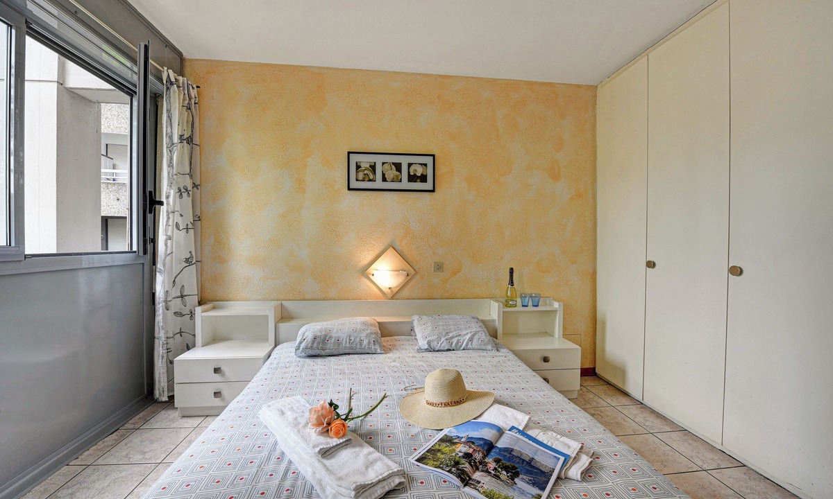 Pedrinate Apartment | Chiasso Apartments 102