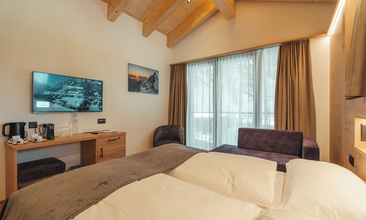 Taesch Hotel | Hotel Porta Cervino - Parking & Dining