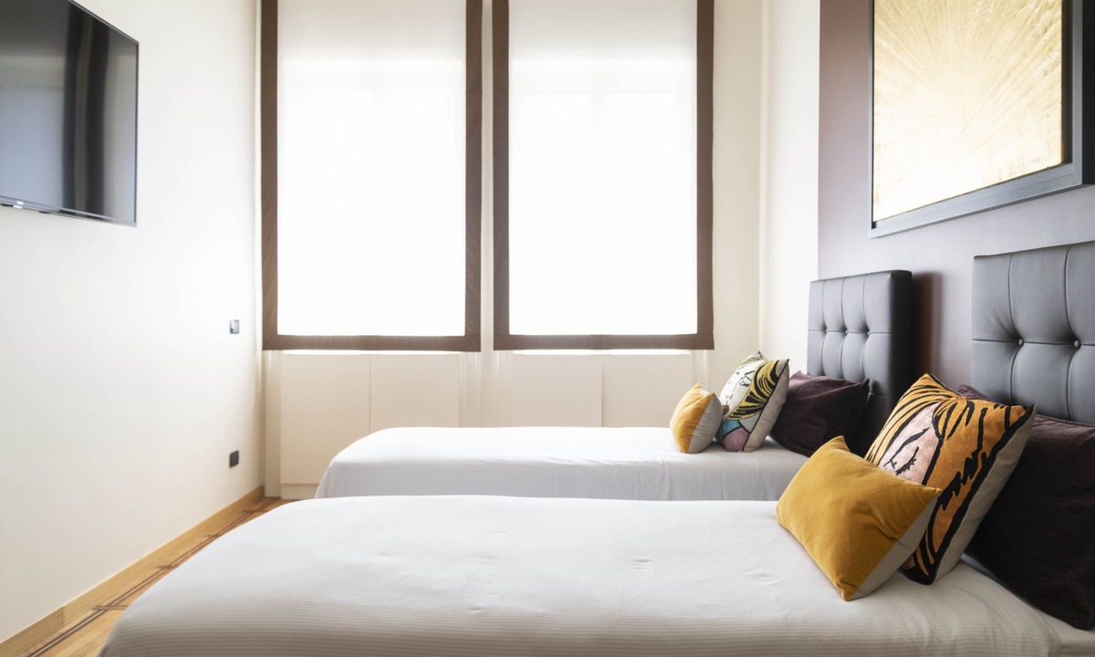 San Babila Apartment | Milano Duomo Elegance Home - next to Duomo, shopping district, 6 guests