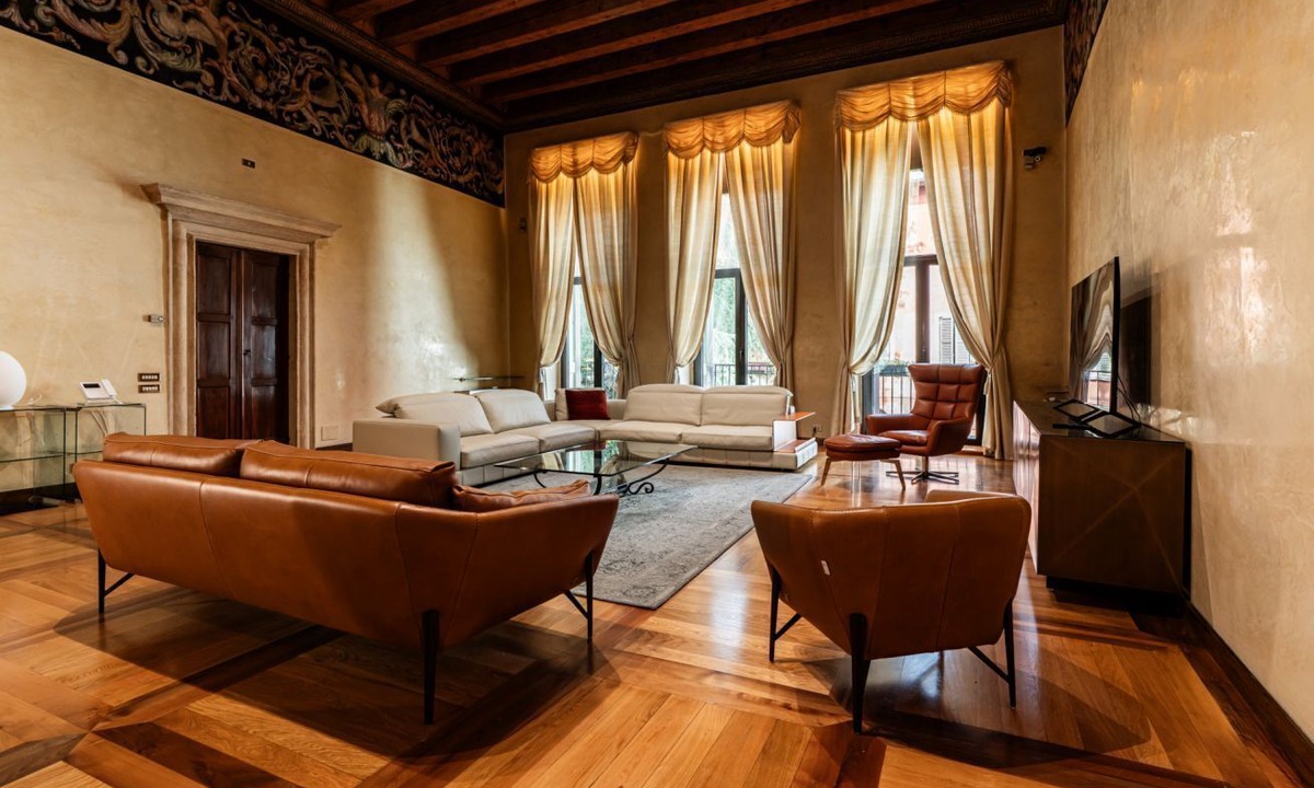 Citta Antica Apartment | Luxurious Maffei Palace - Domus Verona
