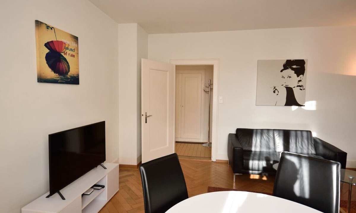 District 2 Apartment | Cosy 2-bedroom near lake (Stardust 31)