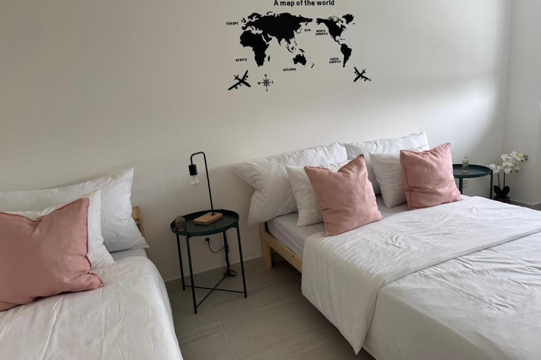 Matthaus House | StayBC Room center & Baselcard