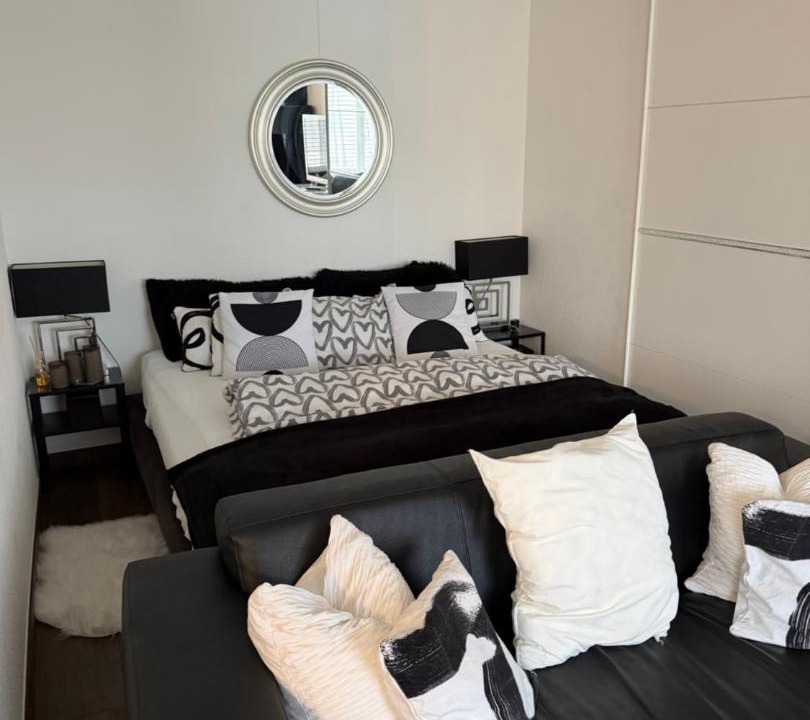 Hard Apartment | Executive Suite-Business Edition