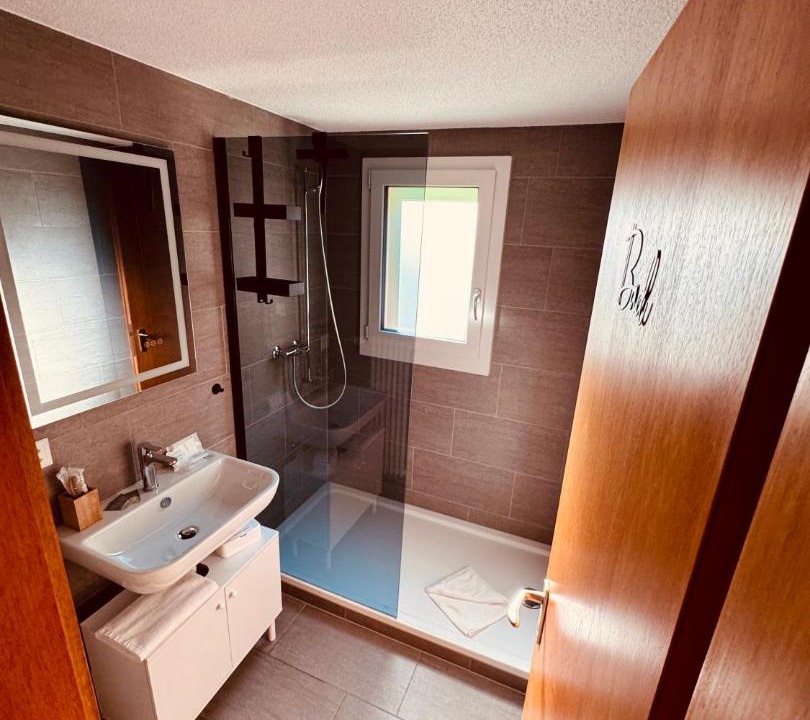 Niederried bei Interlaken Apartment | Chalet Luna - Alpine Apartment by Lake Brienz