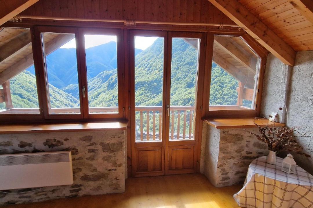 Crana House | Holiday Home Chalet in den sonnigen Schweizer Südalpen by Interhome