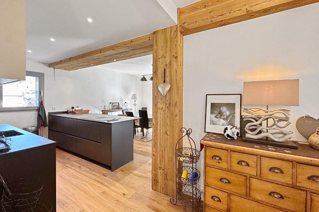 Lens Ski Chalet | Modern Home for 8 near Crans-Montana - Terrace - Fireplace