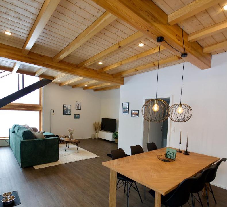 Alt Sankt Johann Apartment | Louisa's Gallery - Whirlpool - Berge & Wandern - Abendruhe - familien- & gruppenfreundlich - 1h von Zürich