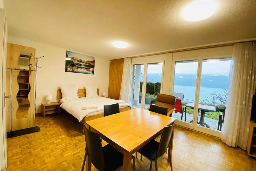 Niederried bei Interlaken Apartment | Lake facing Studio