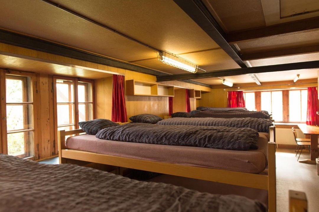 Hospental Hostel | Gasthaus Pension zum Turm