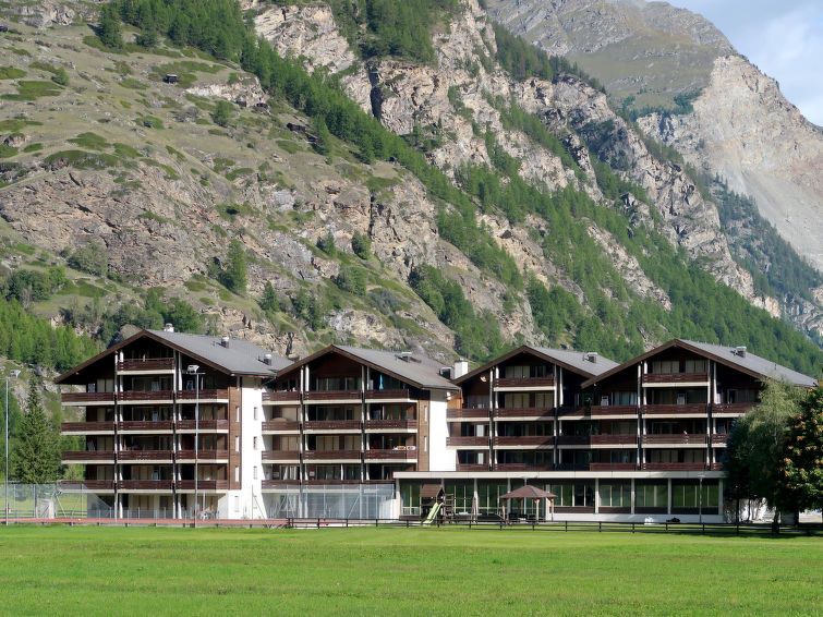 Photo of Buildings in Taesch
