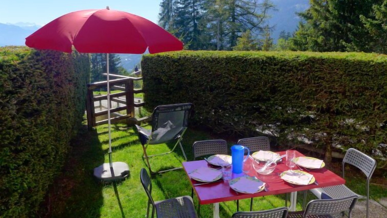 Photo of Outdoor in Lens