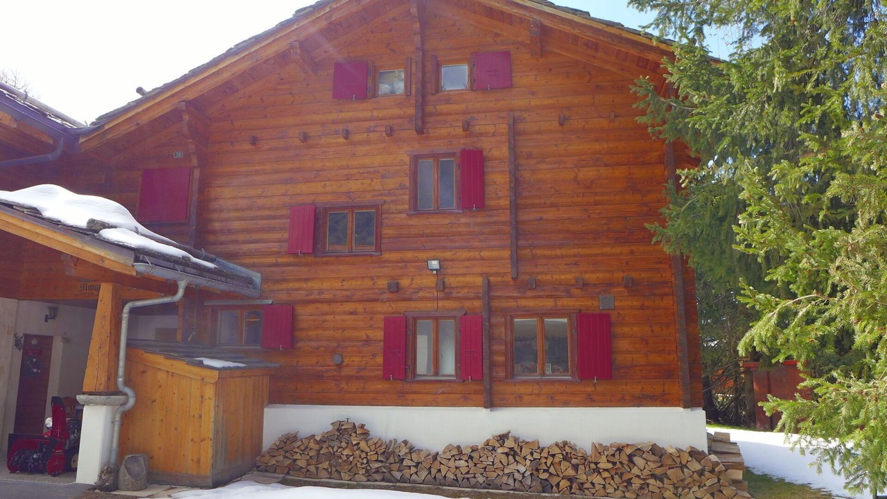 Photo of Outdoor in Lens