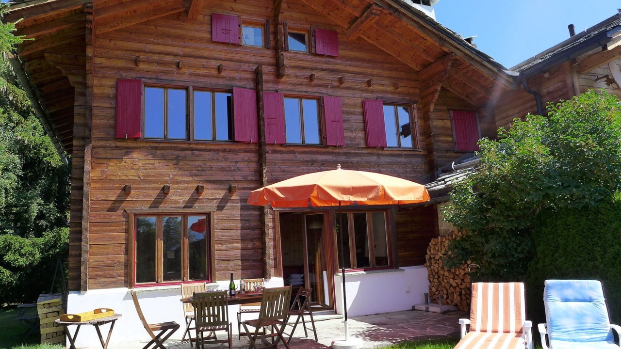 Photo of Outdoor in Lens