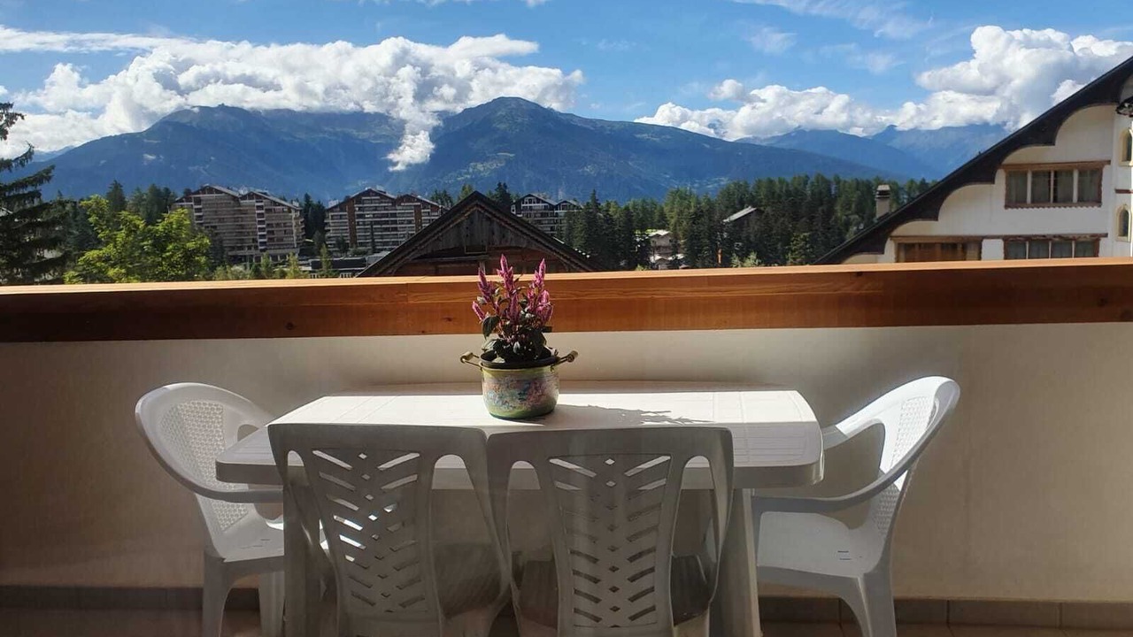 Photo of Outdoor in Lens