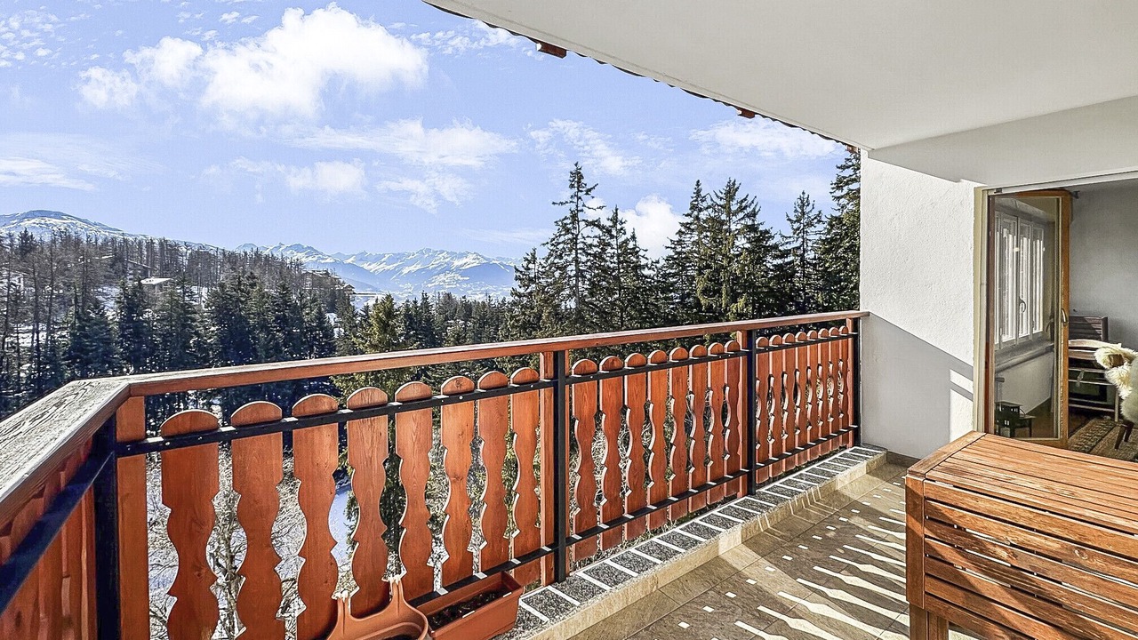 Photo of Outdoor in Lens