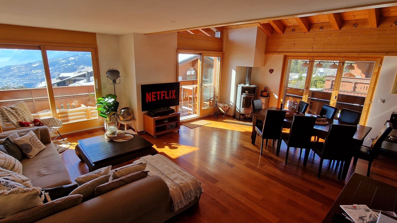 Photo of Livingroom in Lens