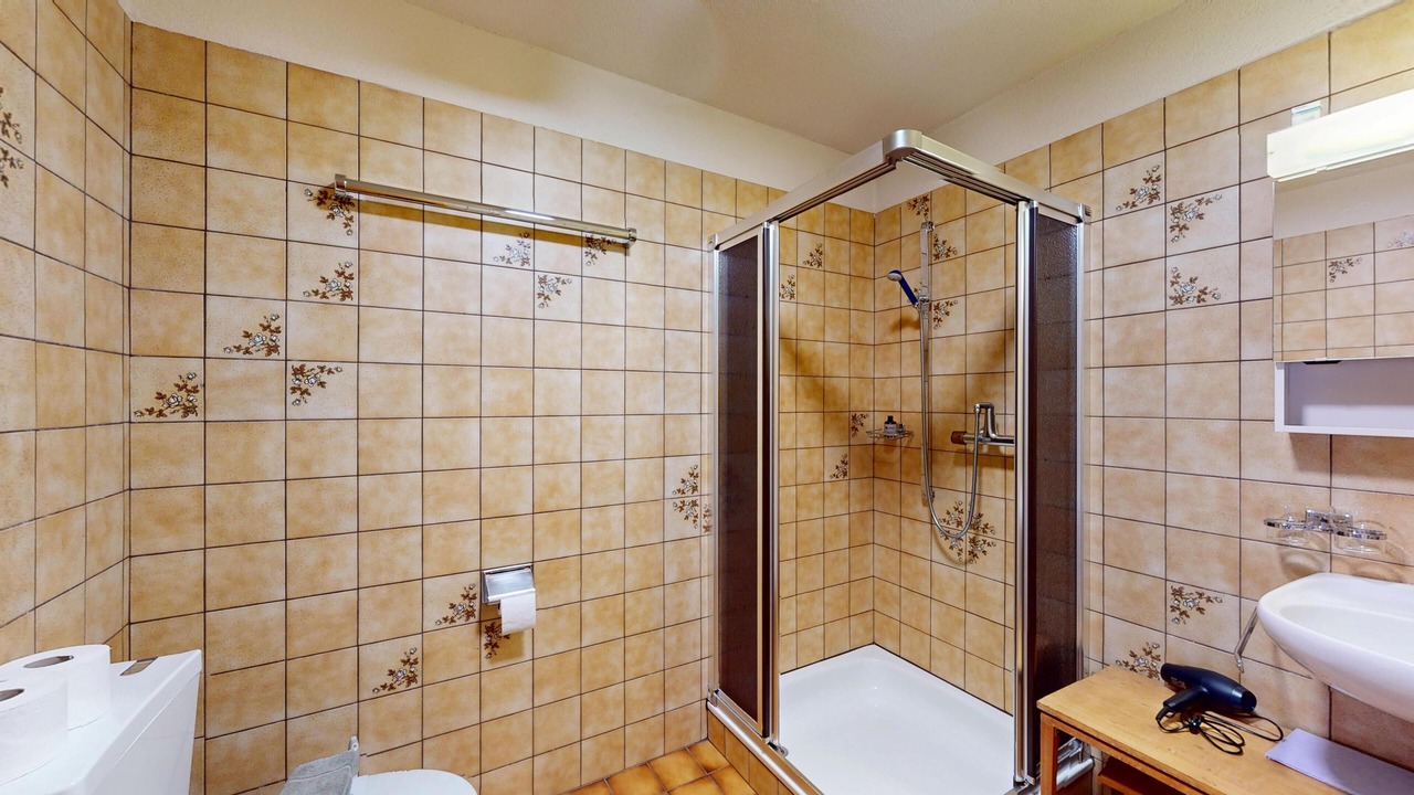 Photo of Bathroom in Samedan