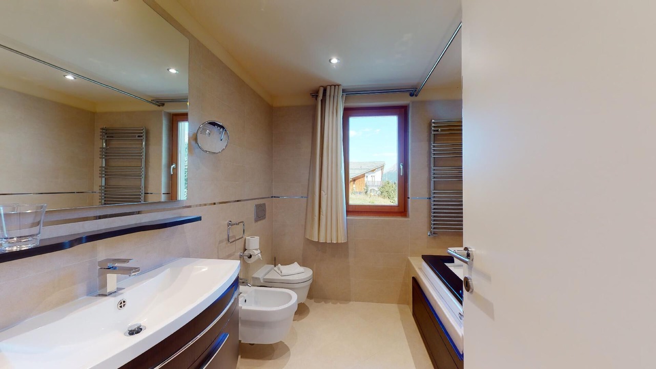 Photo of Bathroom in Madulain