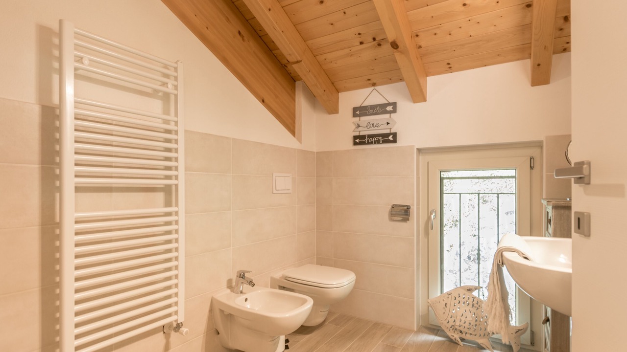 Photo of Bathroom in Colonno