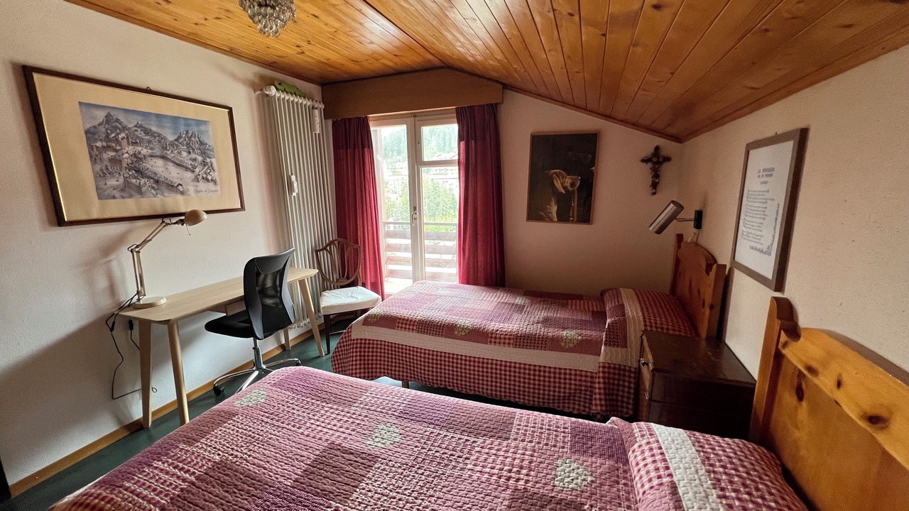 Photo of Bedroom in Lens