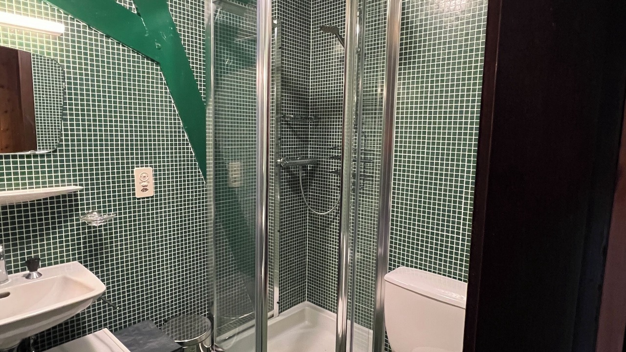 Photo of Bathroom in Lens