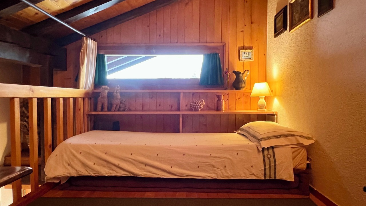 Photo of Bedroom in Lens