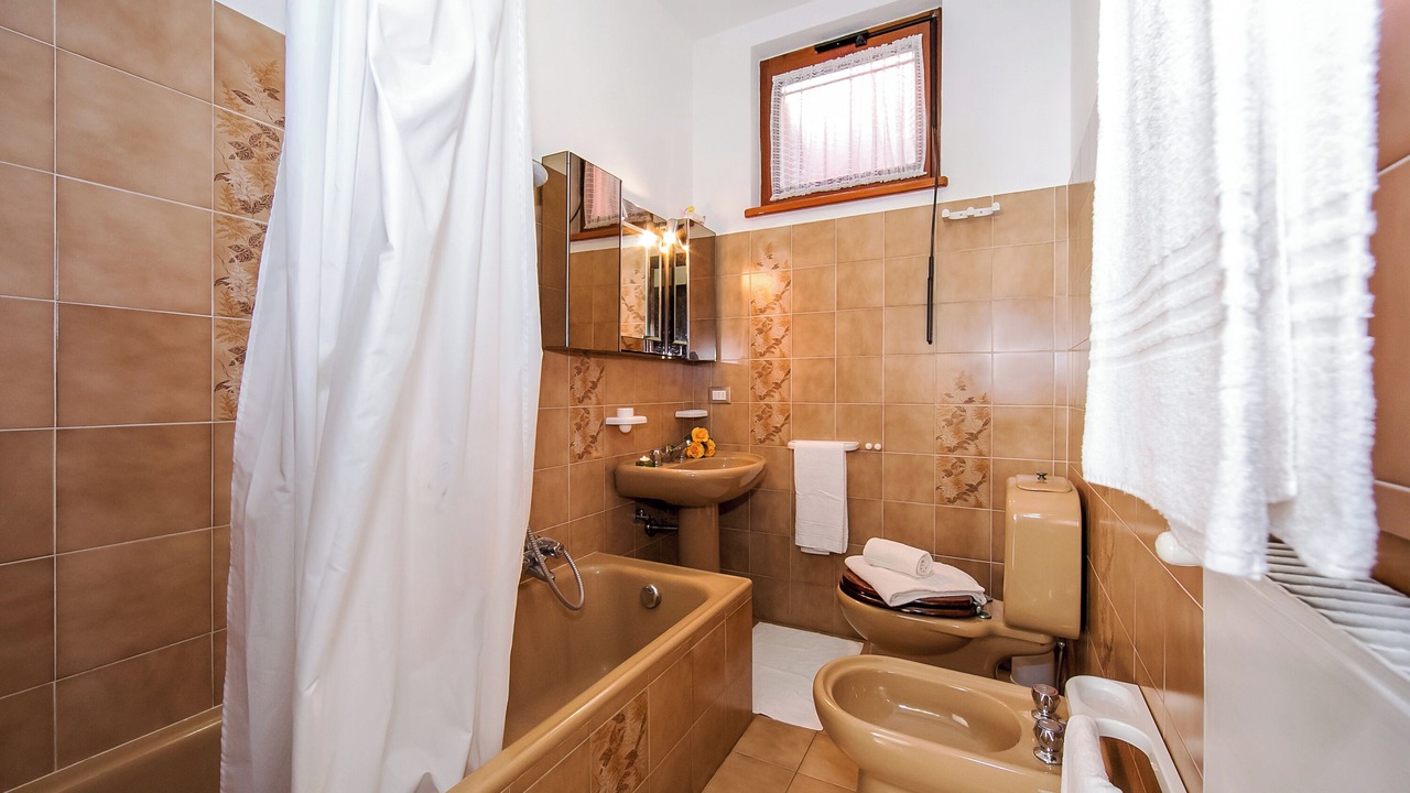 Photo of Bathroom in Colonno