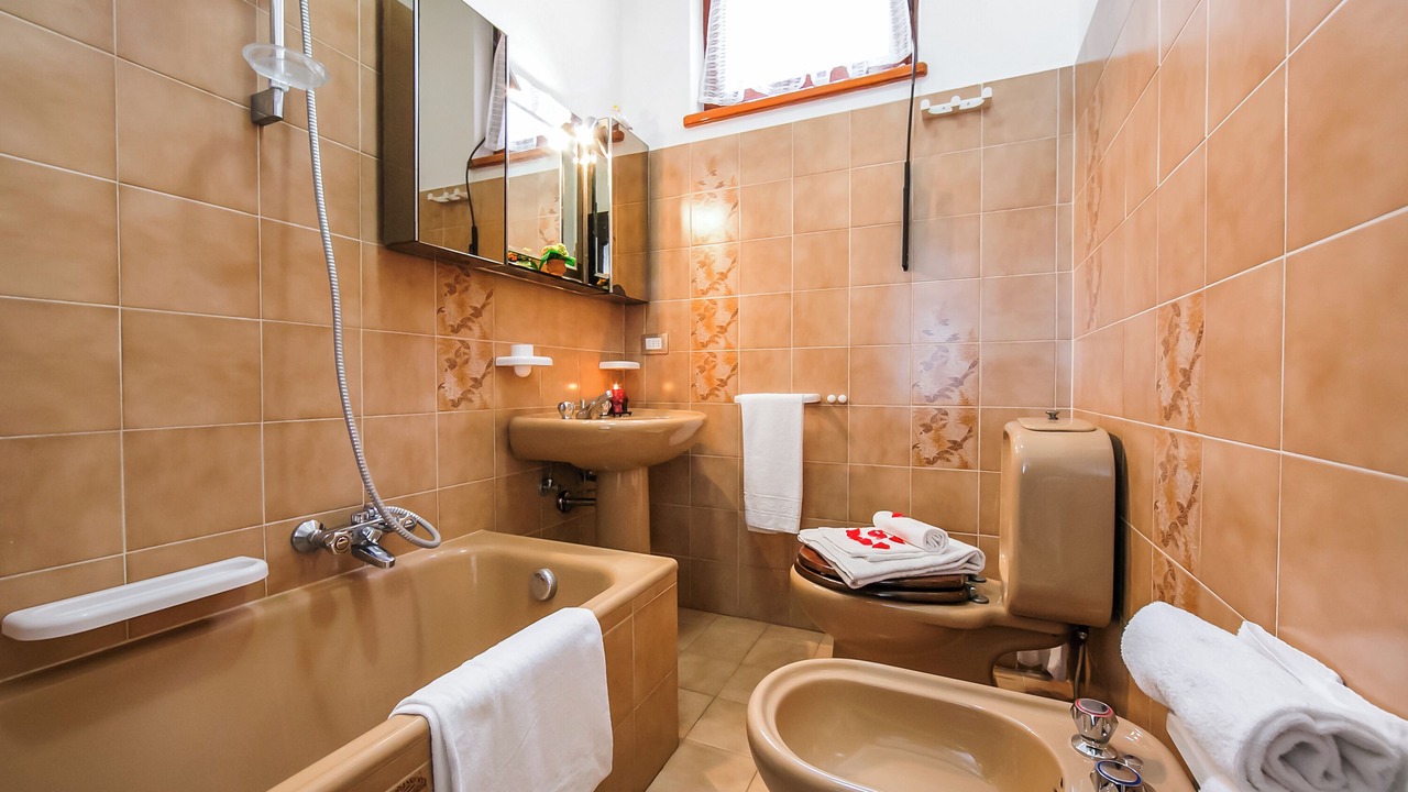 Photo of Bathroom in Colonno