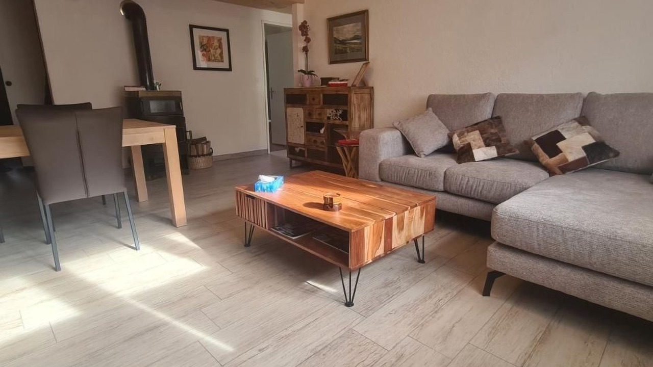 Photo of Livingroom in Lax