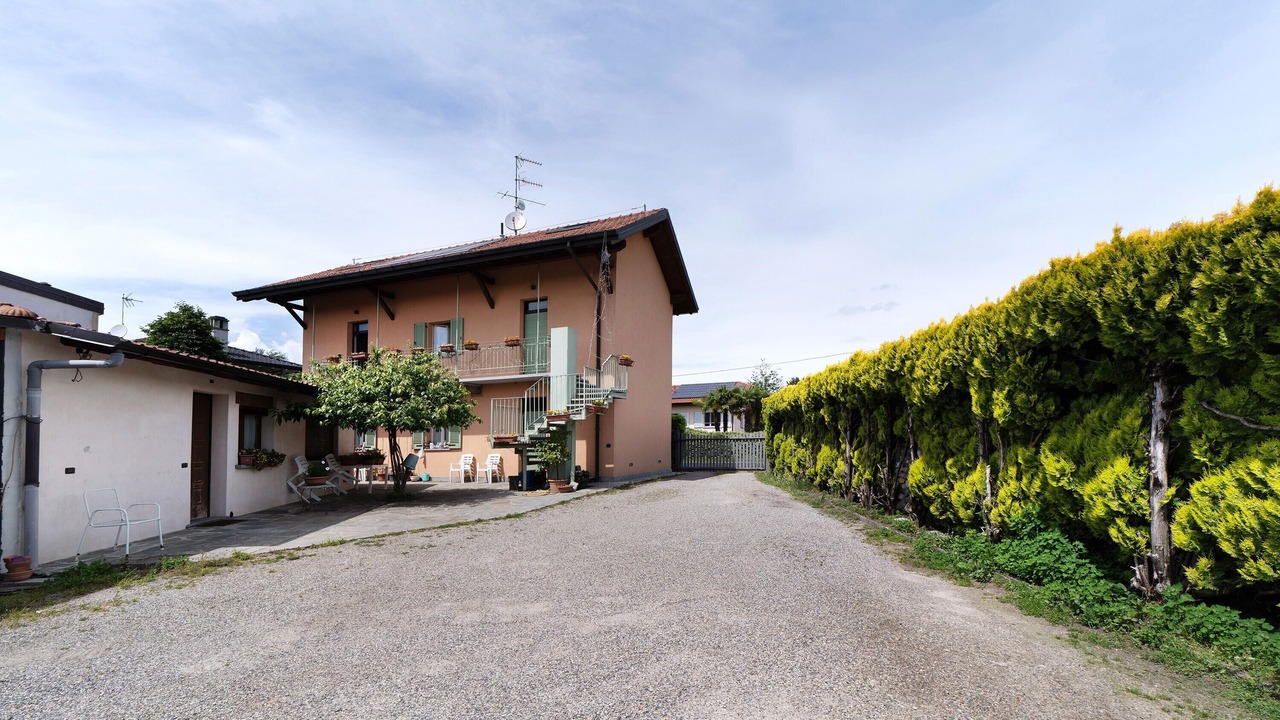 Photo of Outdoor in Angera