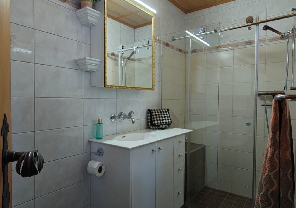 Photo of Bathroom in Goldiwil