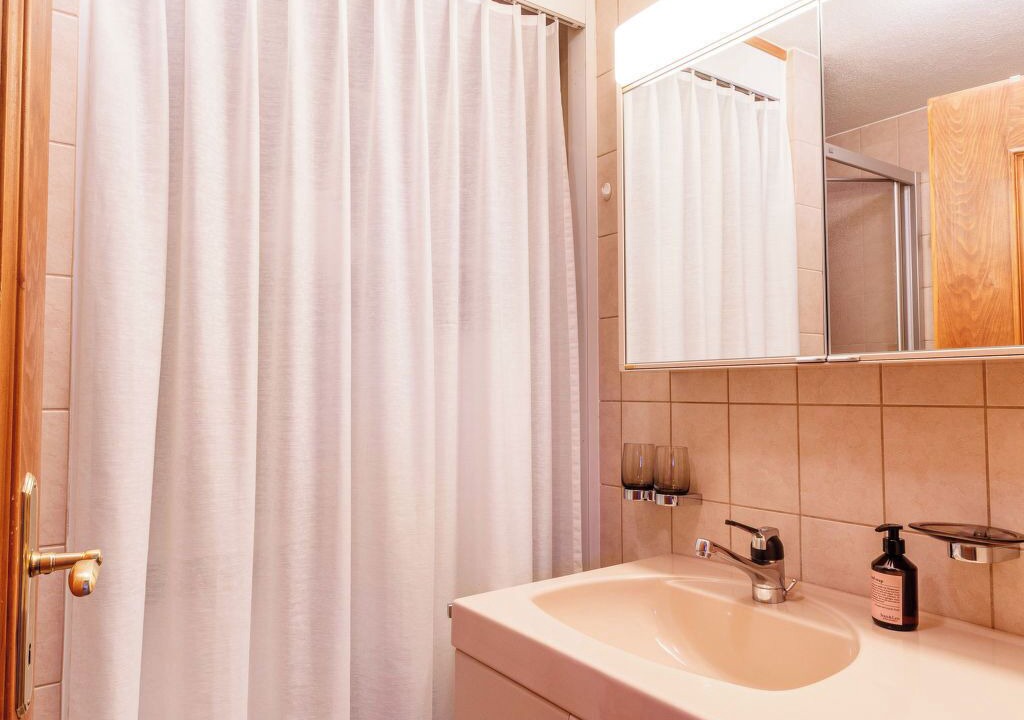 Photo of Bathroom in Brail