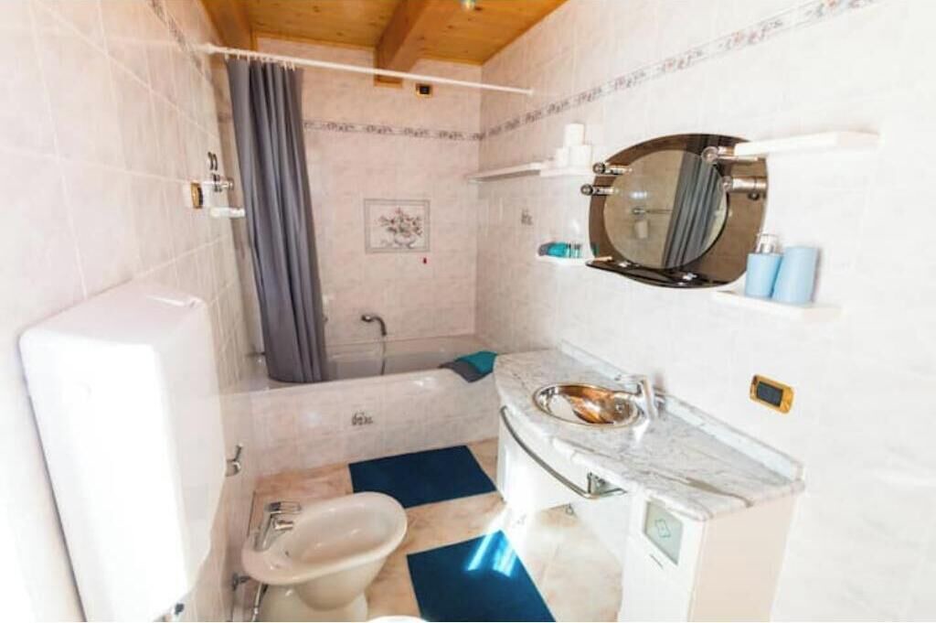 Photo of Bathroom in Caspoggio