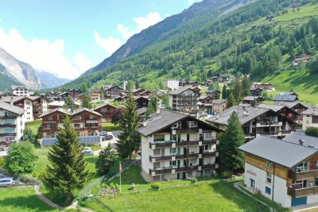 Photo of Outdoor in Taesch