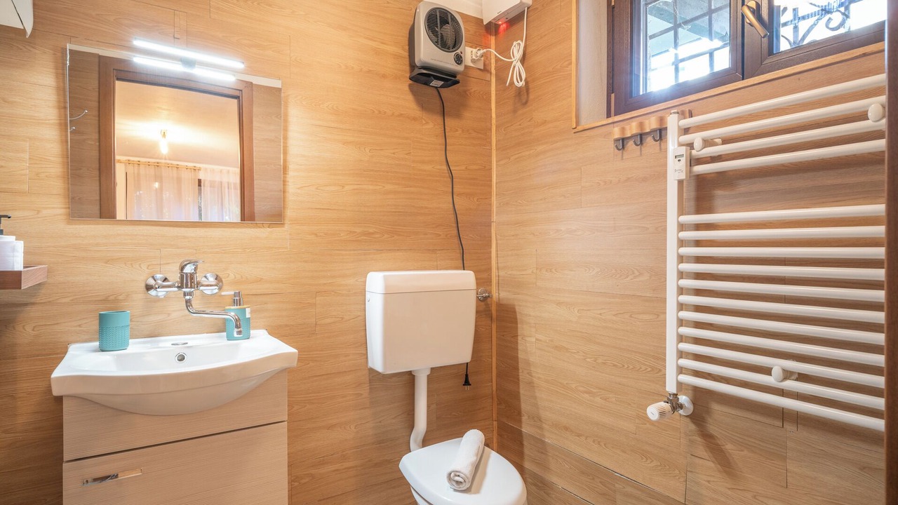 Photo of Bathroom in Cremeno