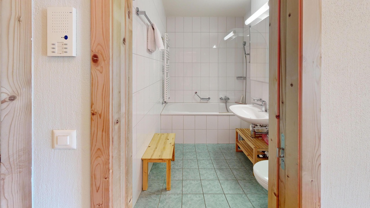 Photo of Bathroom in Samedan