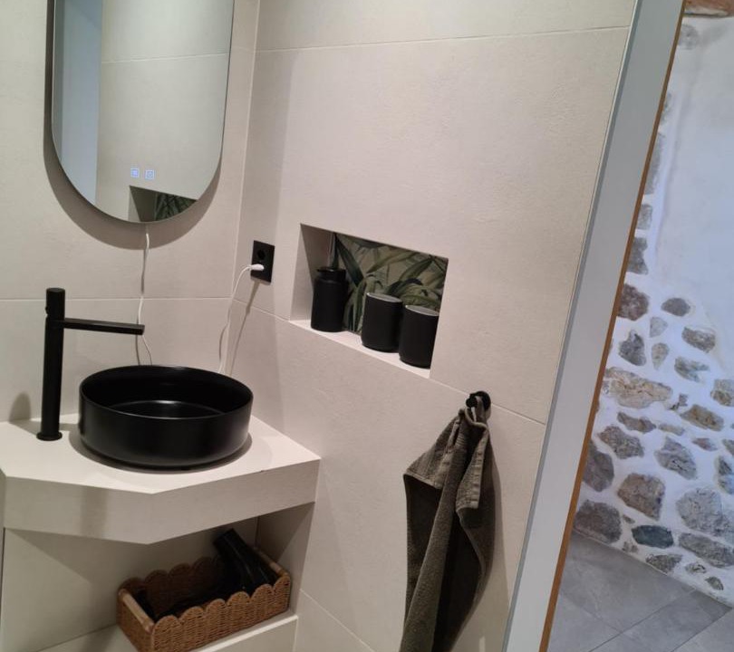 Photo of Bathroom in Engollon