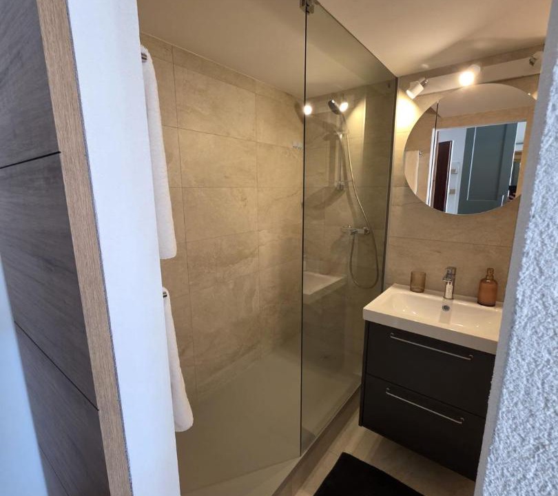 Photo of Bathroom in Lens