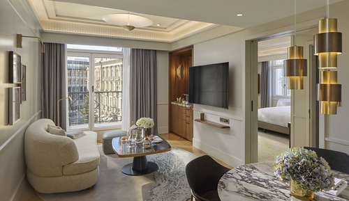 Suite, 1 King Bed, Balcony, Corner