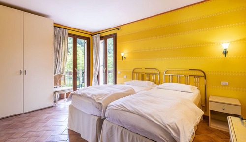 Classic Twin Room