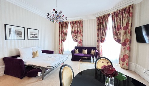 Family Room, Balcony, City View