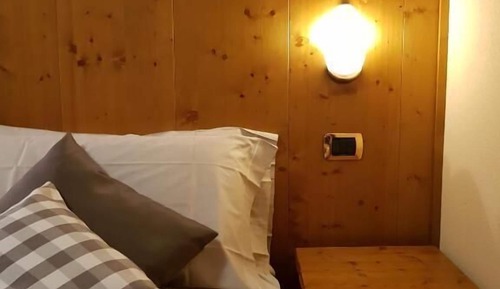 Single Room, Mountain View