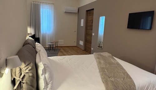 Deluxe Room, Non Smoking, Private Bathroom