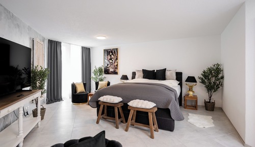 Deluxe Studio Suite