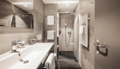 Comfort Room, Lake View (Chic)