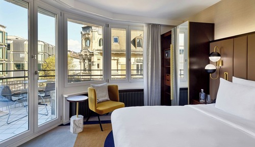 Suite, 1 Bedroom, Corner (Balcony)