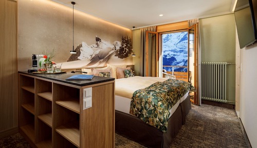 Corner Junior Suite with balcony and Eiger mountain view