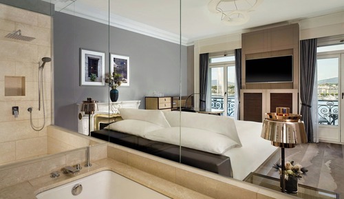 Premium Room, 1 King Bed