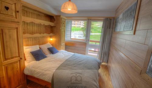 Apartment with Mountain View