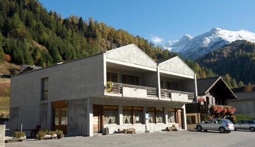 Double or Twin Room with Mountain View